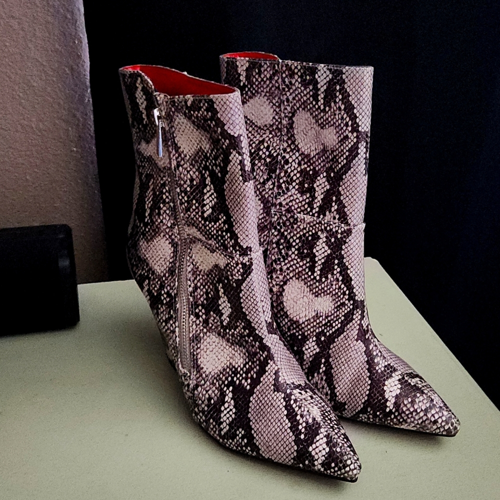 Women's shoes